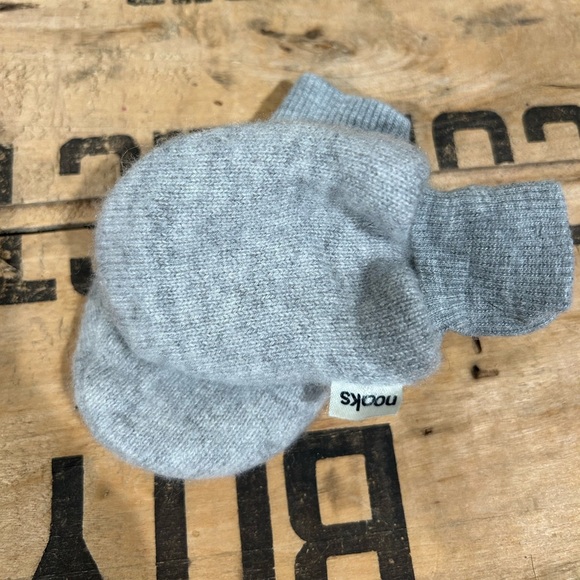 Nooks 0-6 months mittens - Picture 4 of 4